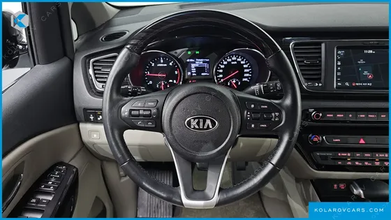 KIA CARNIVAL 7-SEATER LIMOUSINE