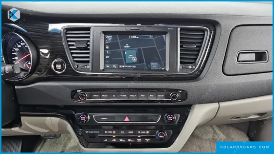 KIA CARNIVAL 7-SEATER LIMOUSINE