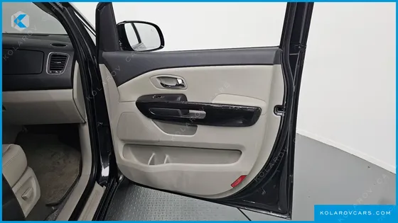 KIA CARNIVAL 7-SEATER LIMOUSINE