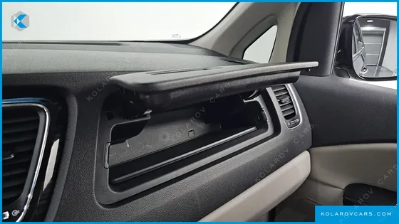 KIA CARNIVAL 7-SEATER LIMOUSINE