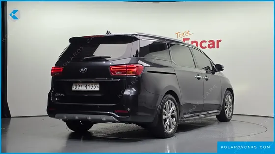 KIA CARNIVAL 9-SEATER NOBLESSE