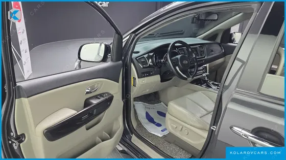 KIA CARNIVAL 9-SEATER NOBLESSE