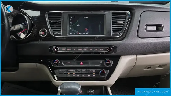KIA CARNIVAL 9-SEATER NOBLESSE