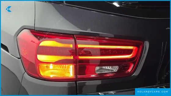 KIA CARNIVAL 9-SEATER NOBLESSE