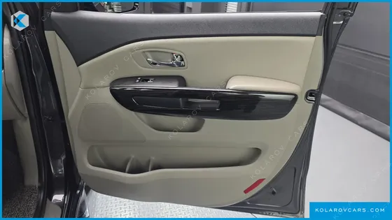 KIA CARNIVAL 9-SEATER NOBLESSE