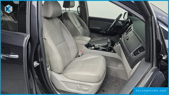 KIA CARNIVAL 9-SEATER NOBLESSE