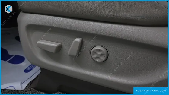 KIA CARNIVAL 9-SEATER NOBLESSE