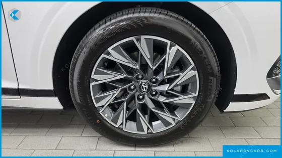 HYUNDAI GRANDEUR 2.5 GASOLINE  2WD