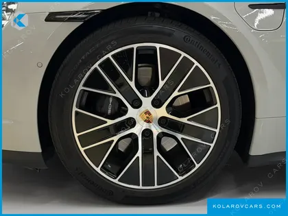 PORSCHE TAYCAN BASE 4