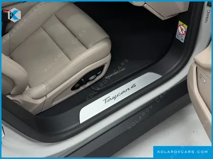 PORSCHE TAYCAN BASE 4