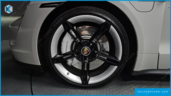PORSCHE TAYCAN BASE