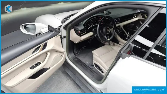 PORSCHE TAYCAN BASE