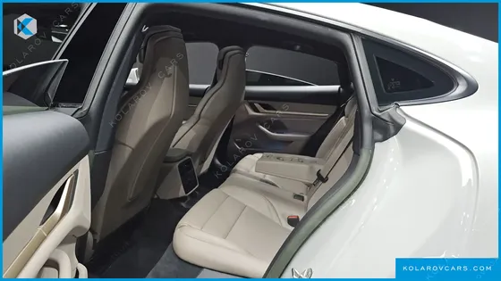 PORSCHE TAYCAN BASE