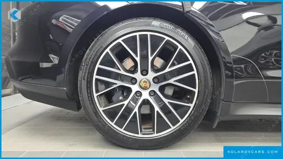PORSCHE TAYCAN BASE
