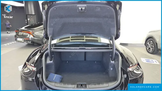 PORSCHE TAYCAN BASE