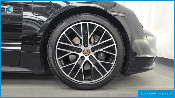 PORSCHE TAYCAN BASE