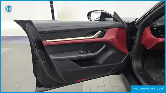 PORSCHE TAYCAN BASE