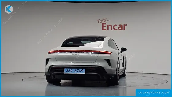PORSCHE TAYCAN TURBO S
