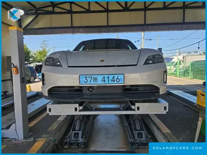 PORSCHE TAYCAN BASE