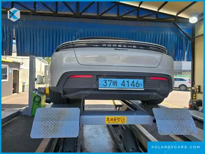PORSCHE TAYCAN BASE