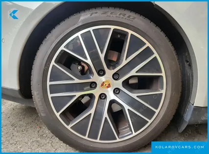 PORSCHE TAYCAN BASE