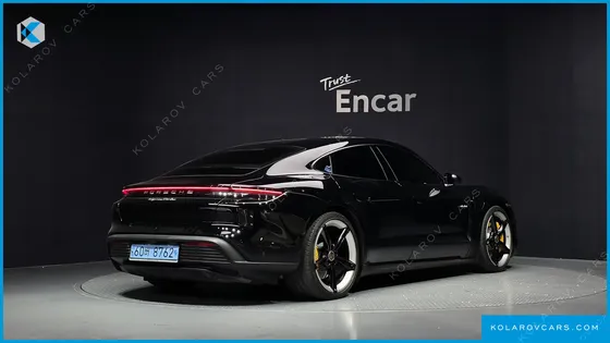 PORSCHE TAYCAN BASE