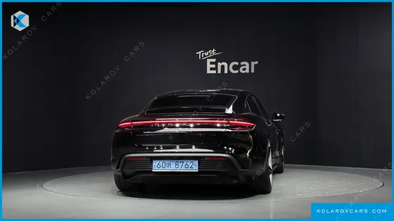 PORSCHE TAYCAN BASE