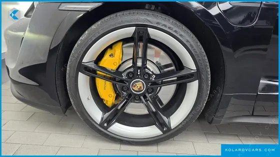 PORSCHE TAYCAN BASE