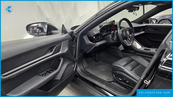 PORSCHE TAYCAN BASE