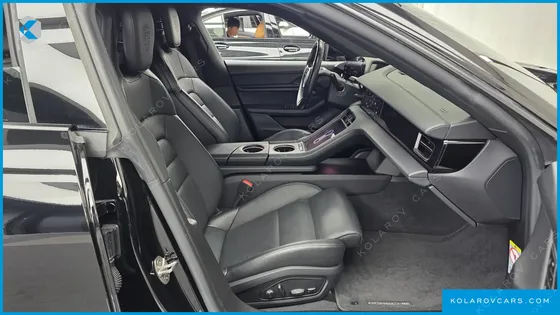 PORSCHE TAYCAN BASE