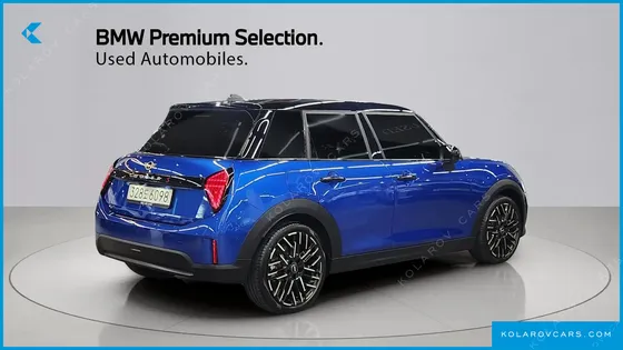 MINI COOPER 5 DOOR FAVOURED