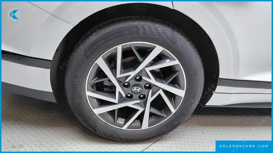 HYUNDAI GRANDEUR 2,5 GASOLINE 2WD