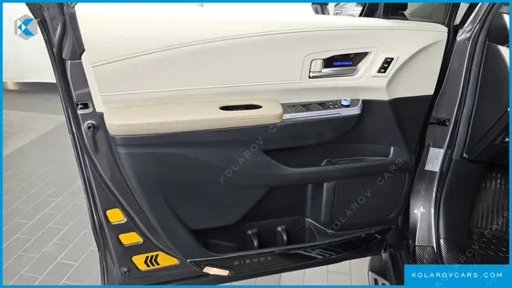 TOYOTA SIENNA 2.5 HYBRID AWD