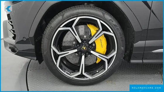 LAMBORGHINI URUS 4.0 V8