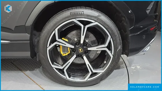 LAMBORGHINI URUS 4.0 V8