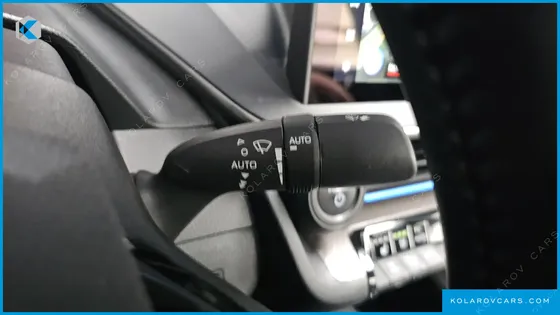 TOYOTA PRIUS 2.0 XLE