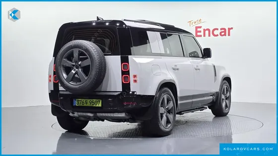 LAND ROVER DEFENDER 110 D300 X-DYNAMIC HSE