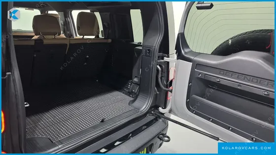 LAND ROVER DEFENDER 110 D300 X-DYNAMIC HSE