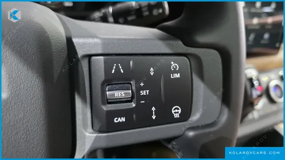 LAND ROVER DEFENDER 110 P300 X-DYNAMIC SE