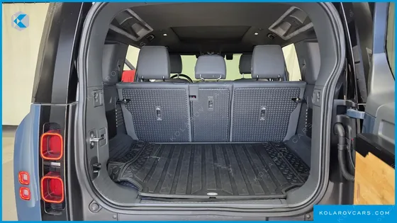 LAND ROVER DEFENDER 110 P300 X-DYNAMIC SE