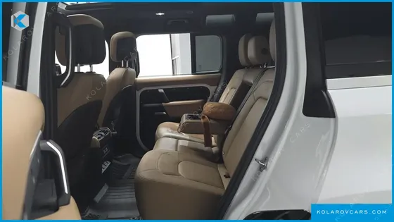 LAND ROVER DEFENDER 110 P300 X-DYNAMIC SE