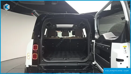 LAND ROVER DEFENDER 110 P300 X-DYNAMIC SE