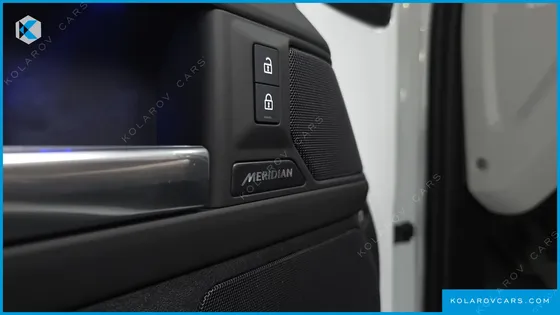 LAND ROVER DEFENDER 110 P300 X-DYNAMIC SE