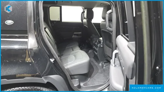 LAND ROVER DEFENDER 110 D300 HSE
