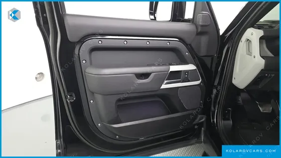 LAND ROVER DEFENDER 110 D300 HSE