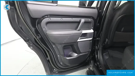 LAND ROVER DEFENDER 110 D300 HSE
