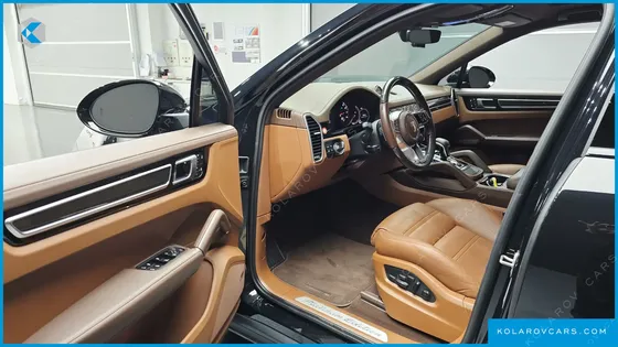 PORSCHE CAYENNE 3.0 COUPE PLATINUM EDITION
