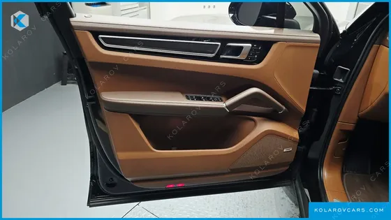 PORSCHE CAYENNE 3.0 COUPE PLATINUM EDITION