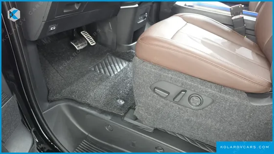HYUNDAI STARIA L3.5 LOUNGE 7-SEATER