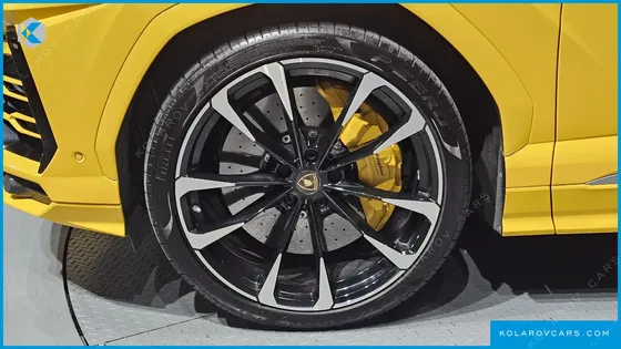 LAMBORGHINI URUS 4.0 V8